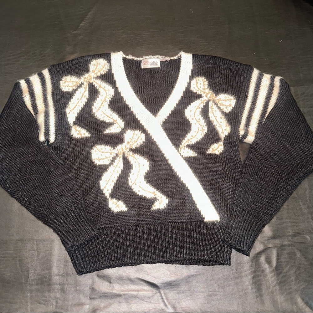 Vintage Knitworks Black and Cream V-Neck Sweater - Picture 16 of 16
